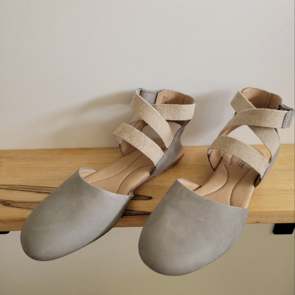 Born Handcrafted Shoes Size 9 Flat Grey